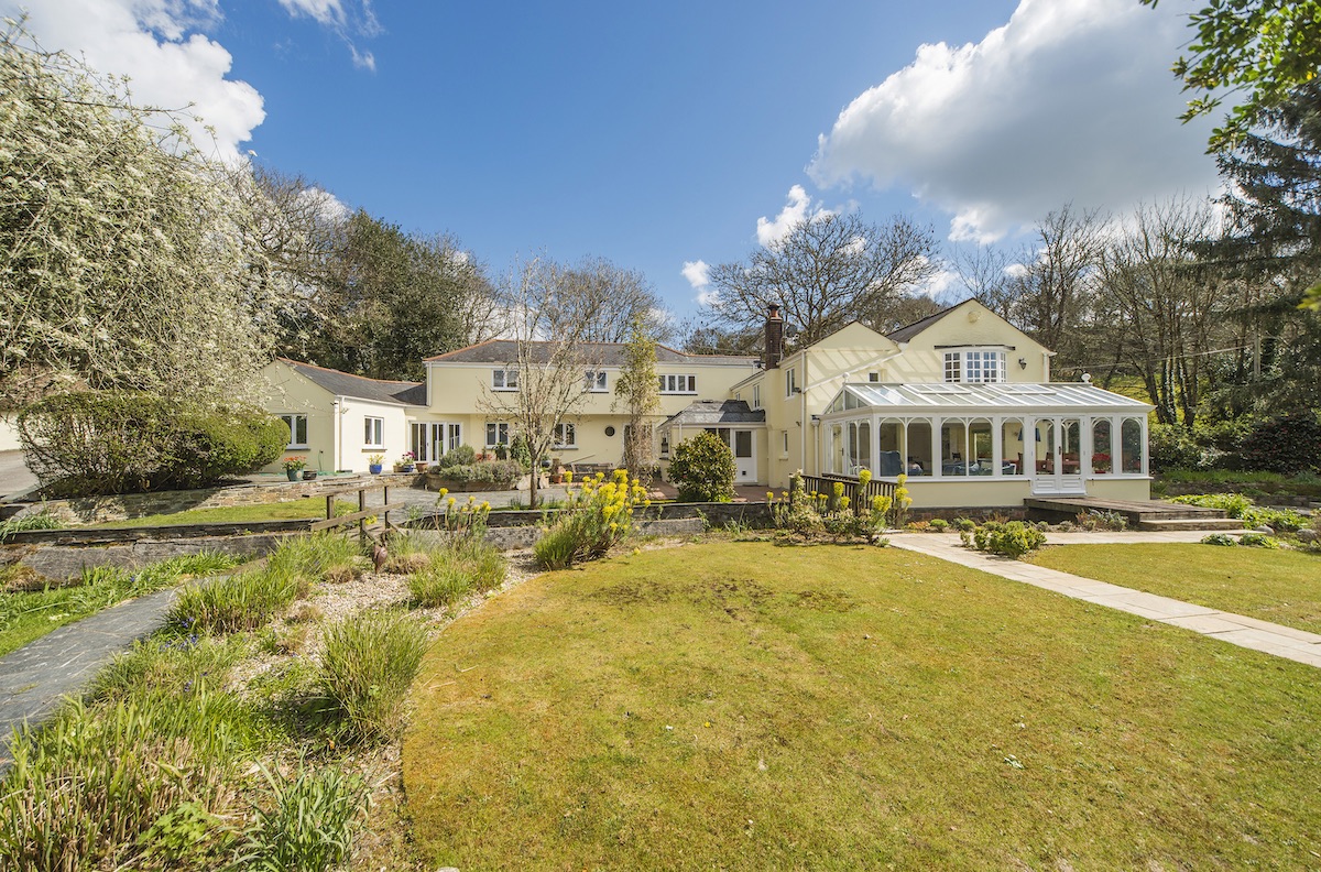 Pipers Barn, a beautiful home in south Cornwall recently sold by Shore Partnership estate agents