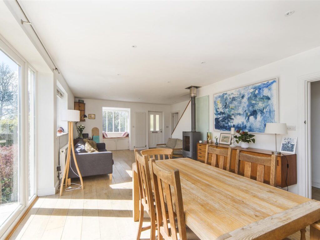 Light and airy house in south Cornwall village