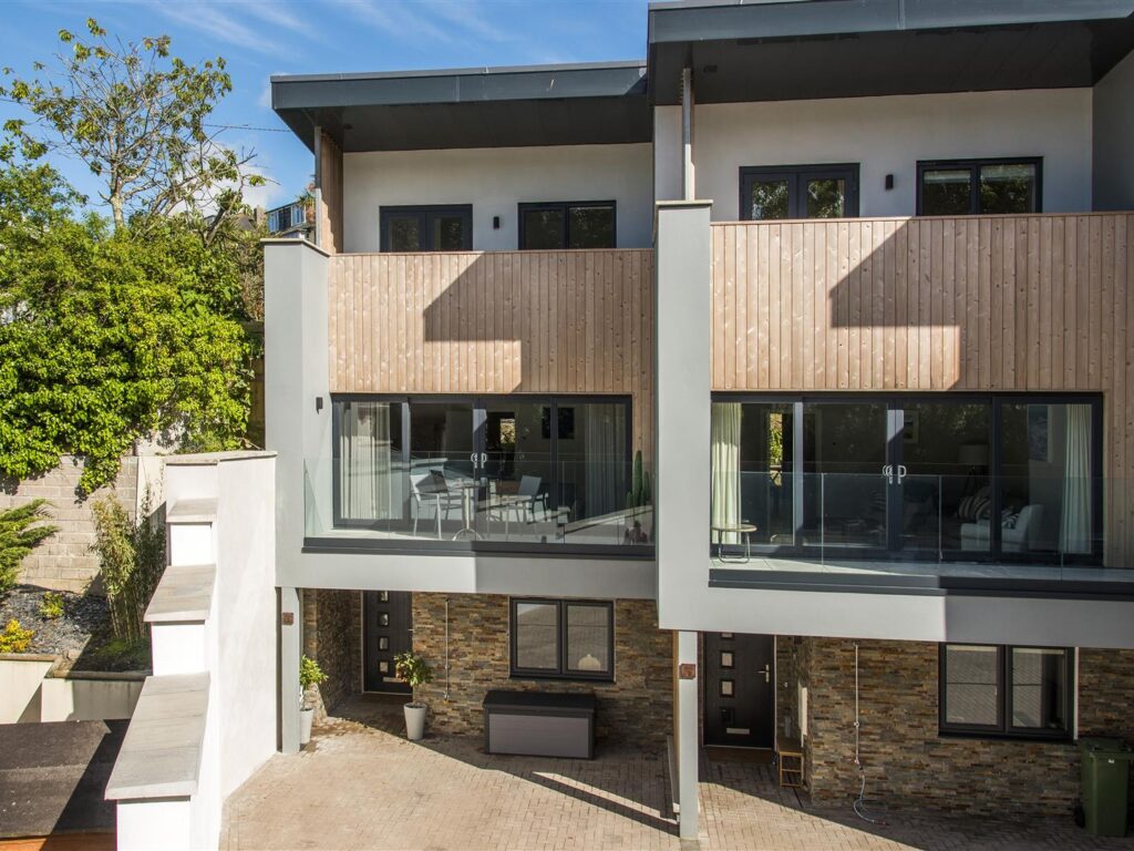 Contemporary townhouse in Perranporth 