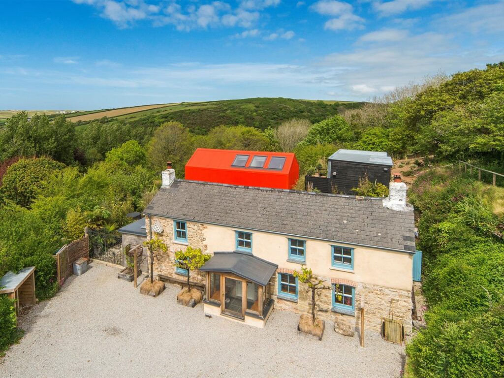 Modernised Cornish cottage near Perranporth