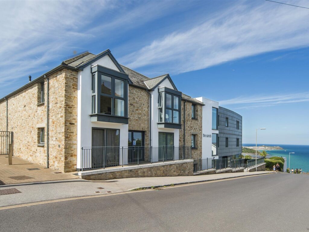 Carbis Bay apartment with sea views at The Sands
