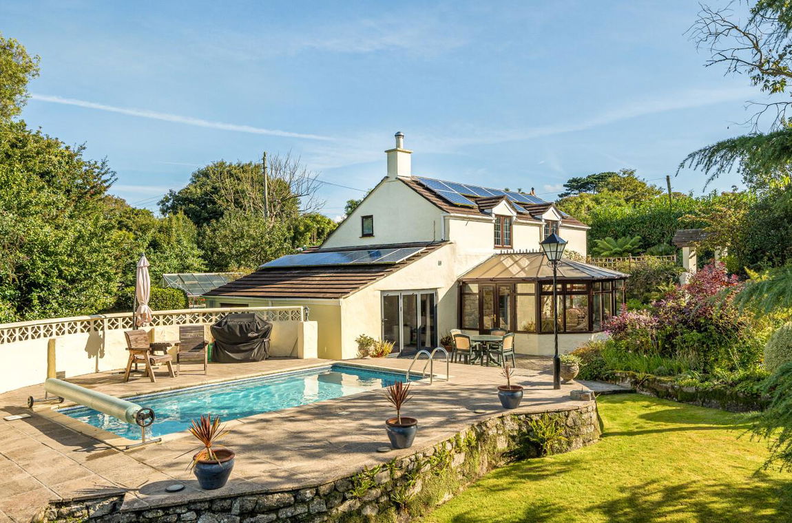 Tresowes Green, near Helston Property Image